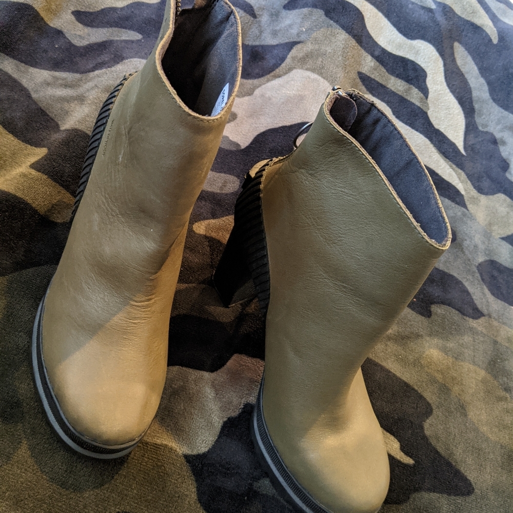 Sorel Dacie Leather Heeled Ankle Boots Nori Green